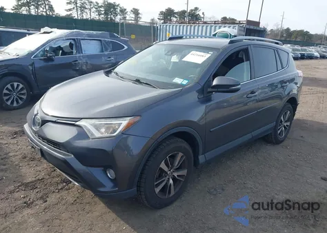 2017 Toyota Rav4 Xle z USA, uszkodzony, nr VIN JTMRFREV3HJ162046